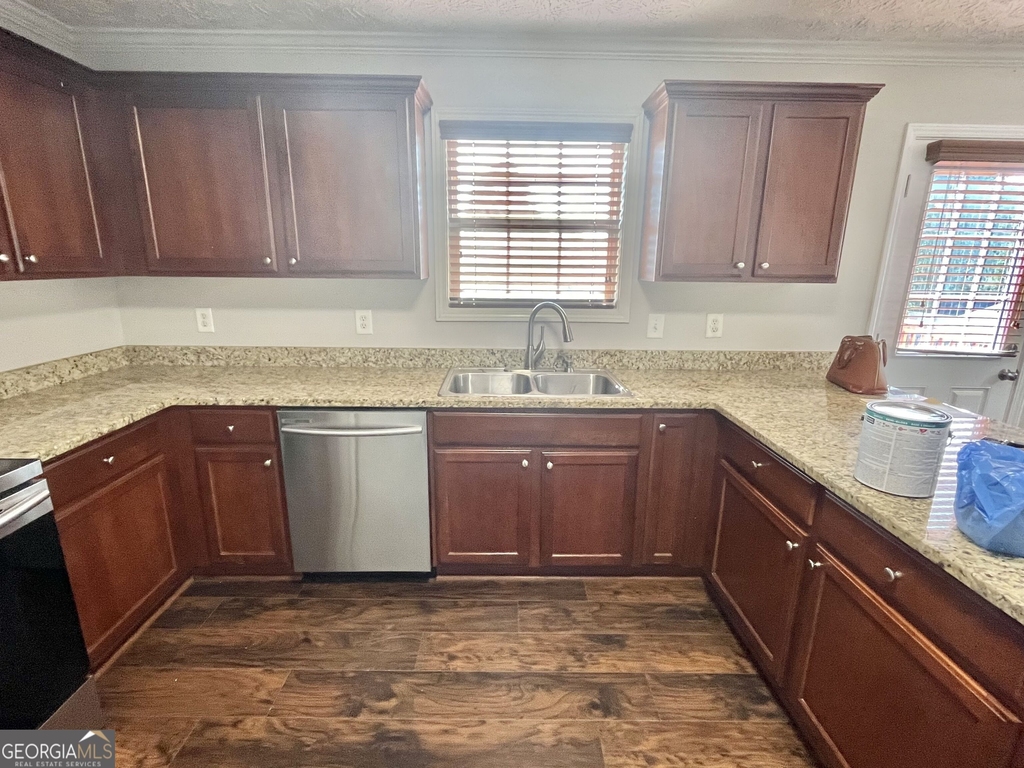 1154 Folkstone Drive - Photo 11