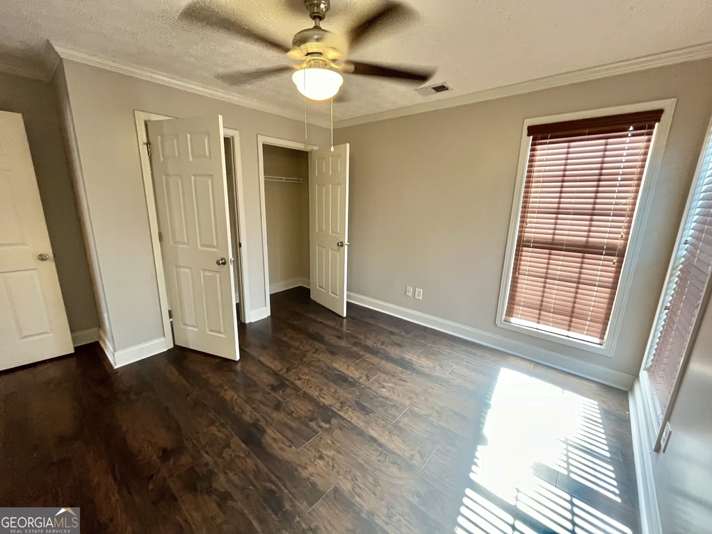 1154 Folkstone Drive - Photo 16