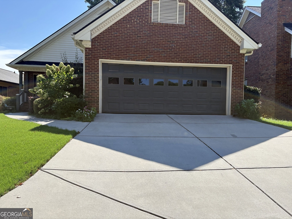 1224 Hunters Drive - Photo 2