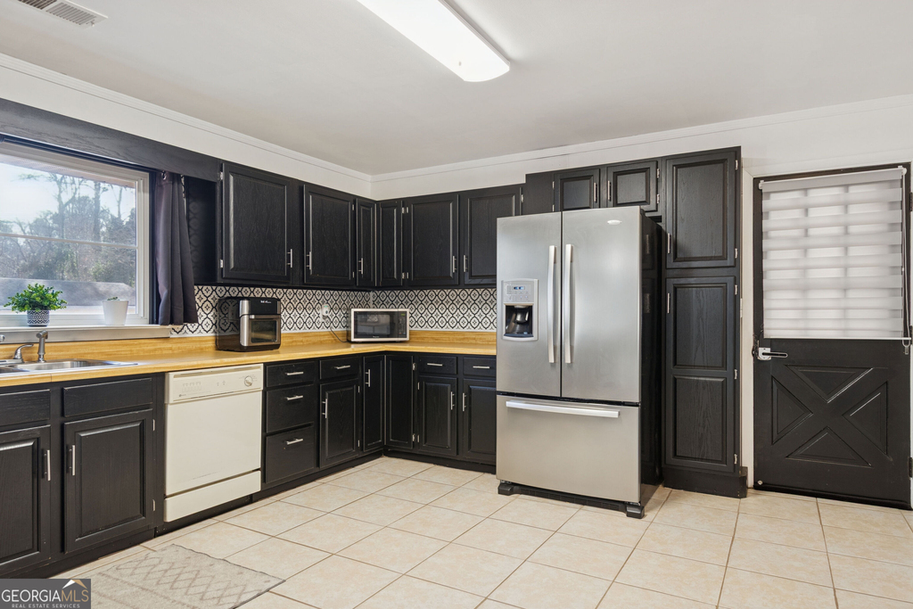 115 Pine Tree Drive - Photo 3