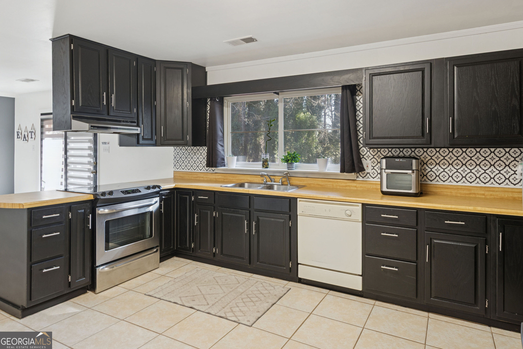 115 Pine Tree Drive - Photo 2