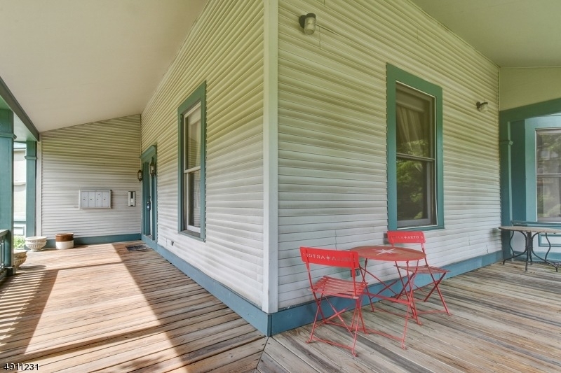 57 Park Ave, Unit B - Photo 2