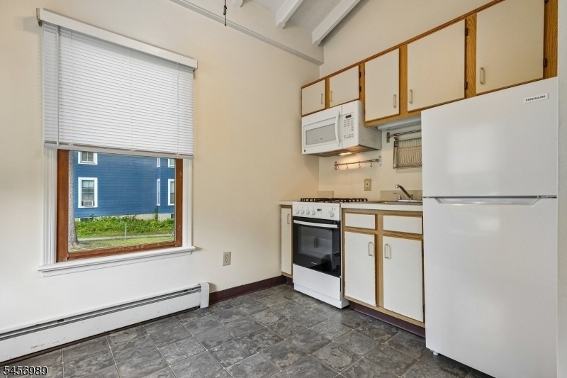 57 Park Ave, Unit B - Photo 8