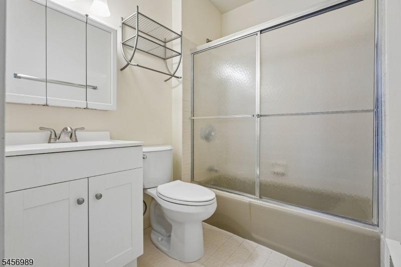 57 Park Ave, Unit B - Photo 14