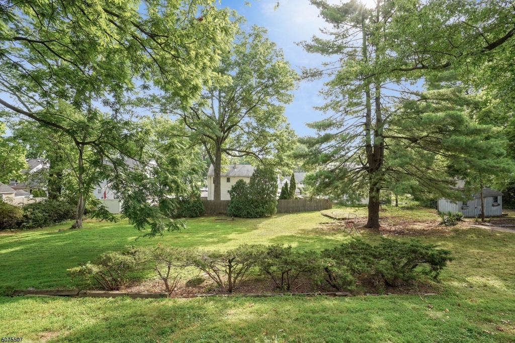 57 Park Ave, Unit B - Photo 17