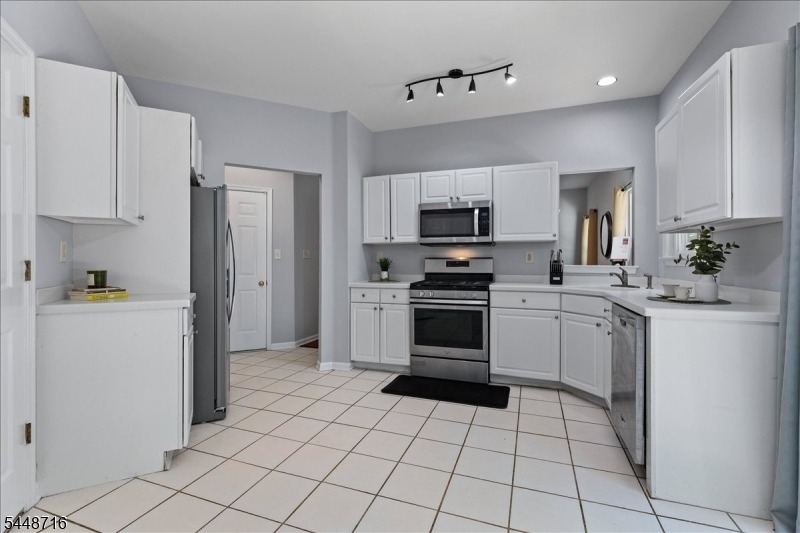 21 Cambridge Ct - Photo 9