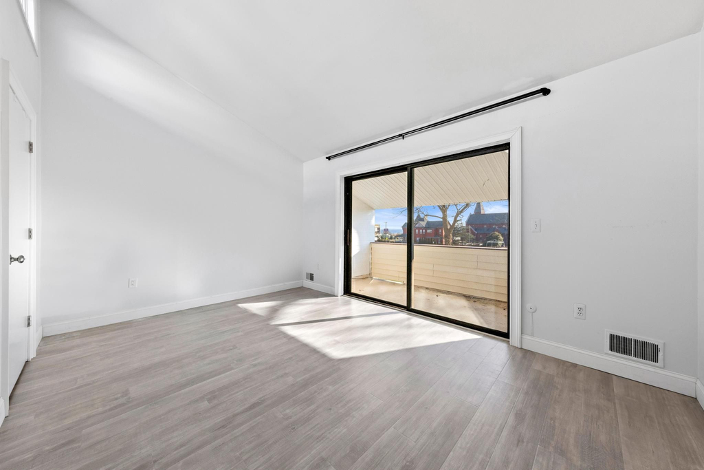 764 Ocean Avenue - Photo 8