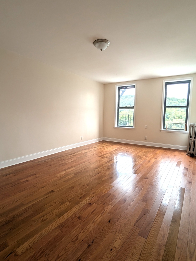 1803 Riverside Drive - Photo 3