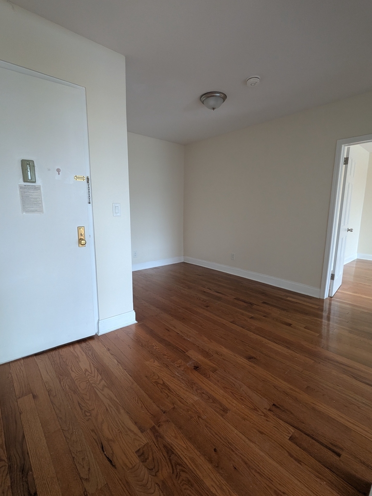 1803 Riverside Drive - Photo 2