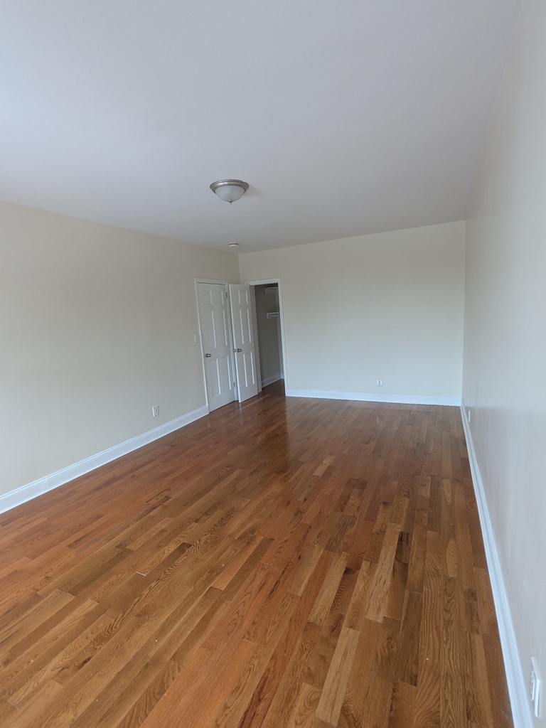 1803 Riverside Drive - Photo 4