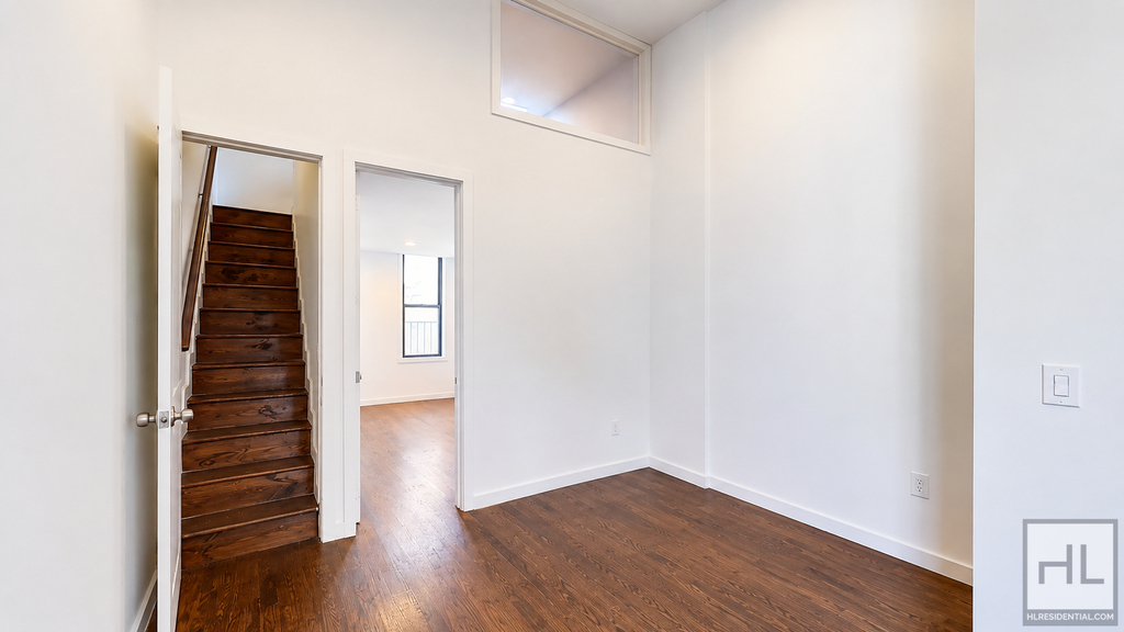 Franklin Avenue - Photo 4