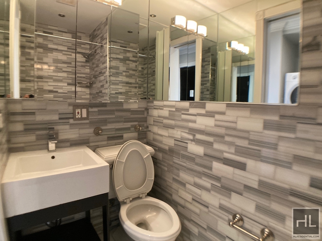 West 53 Street - Photo 6