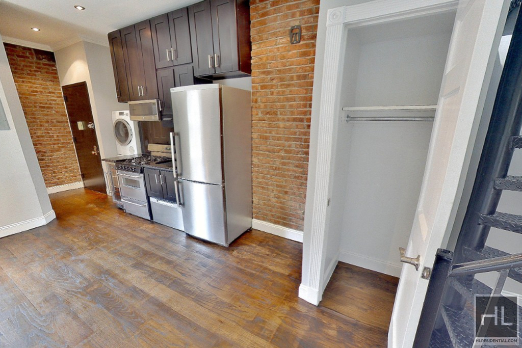 East 106 Street - Photo 4