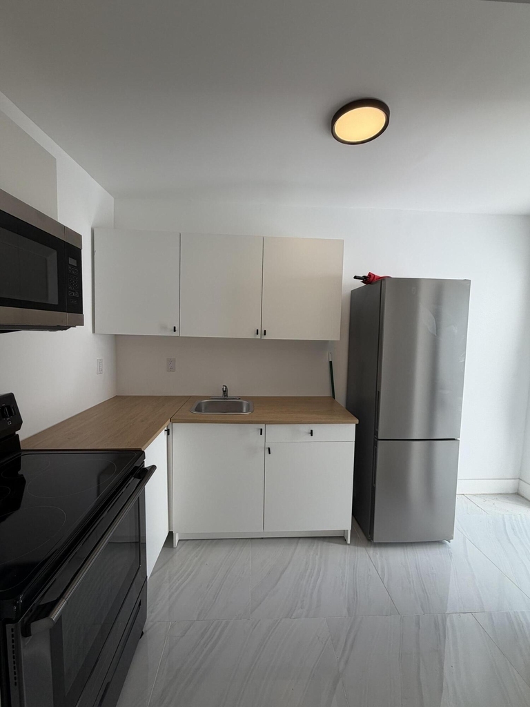 8211 Biscayne Boulevard - Photo 2
