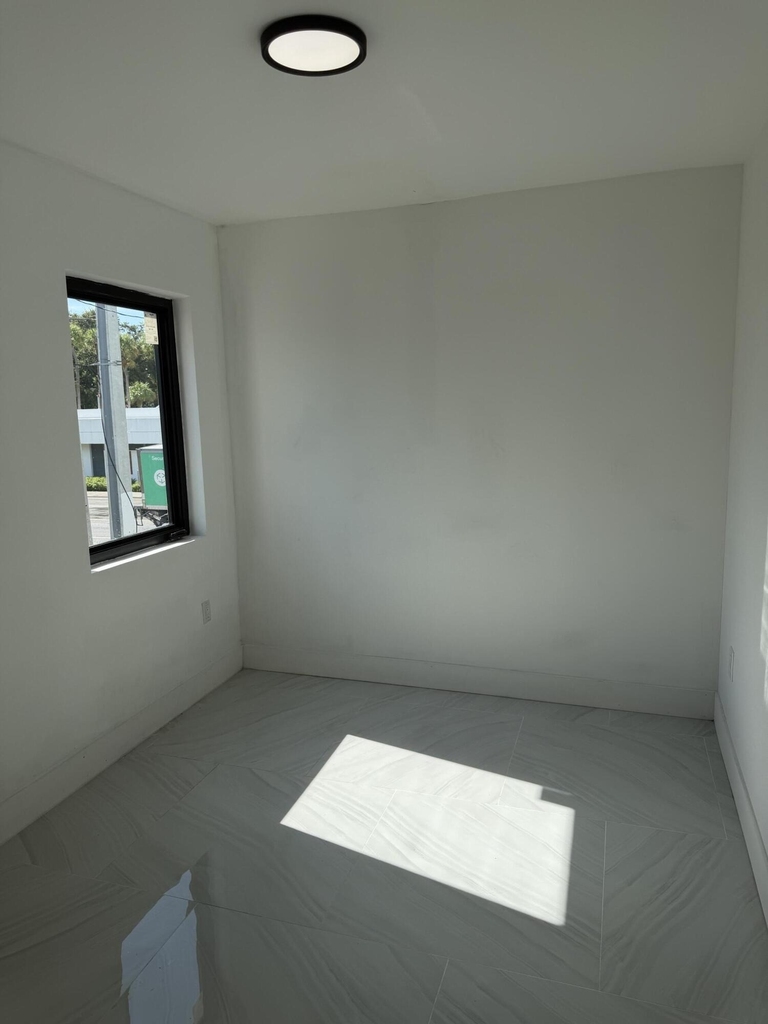 8211 Biscayne Boulevard - Photo 9