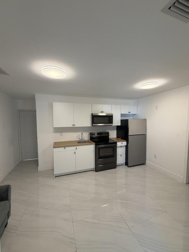 8211 Biscayne Boulevard - Photo 5