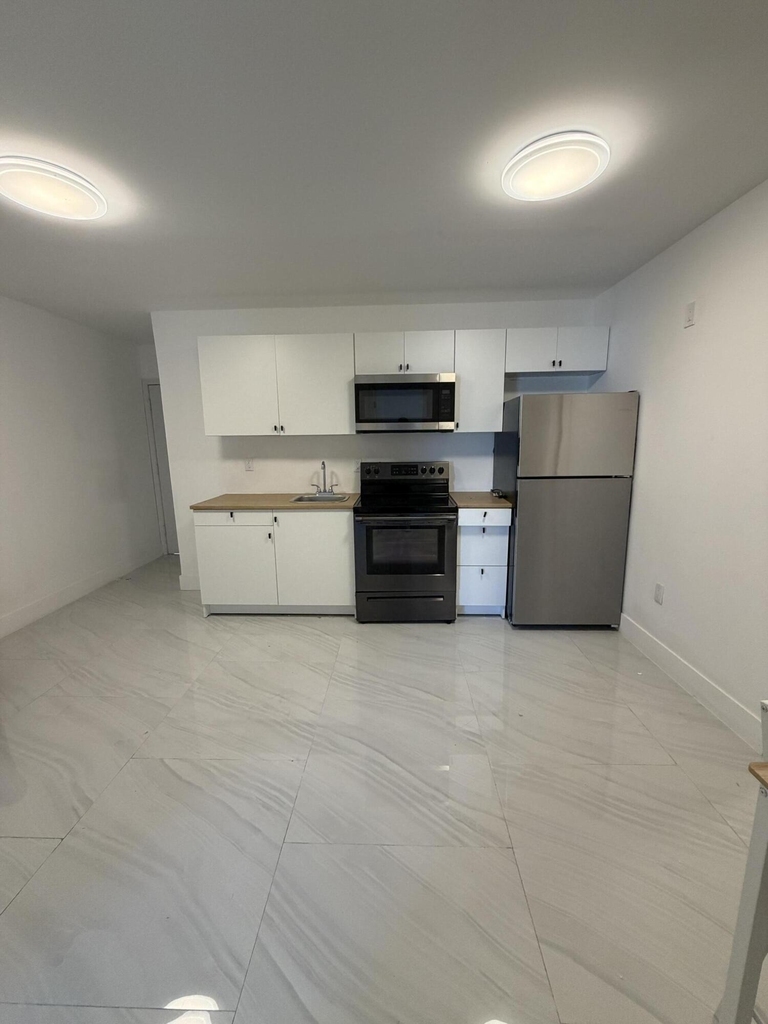 8211 Biscayne Boulevard - Photo 3