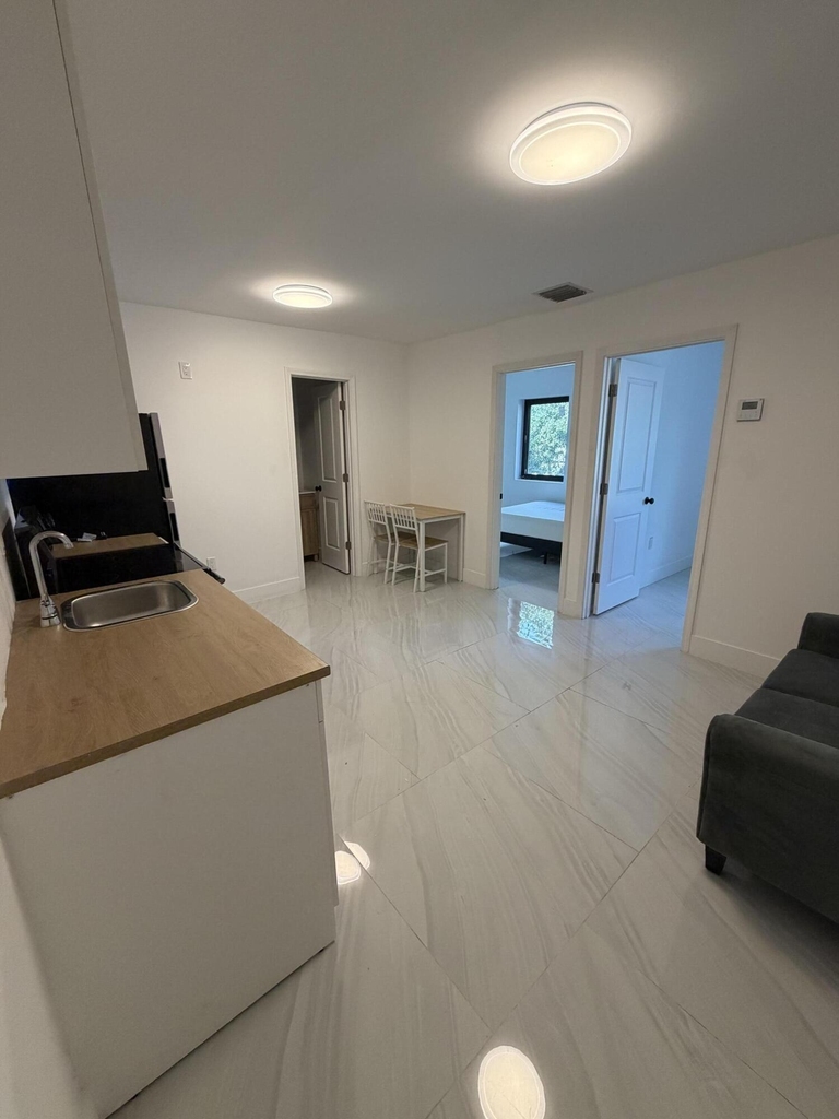 8211 Biscayne Boulevard - Photo 4