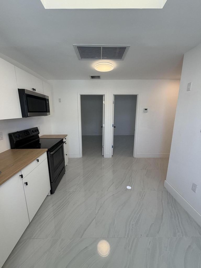 8211 Biscayne Boulevard - Photo 2
