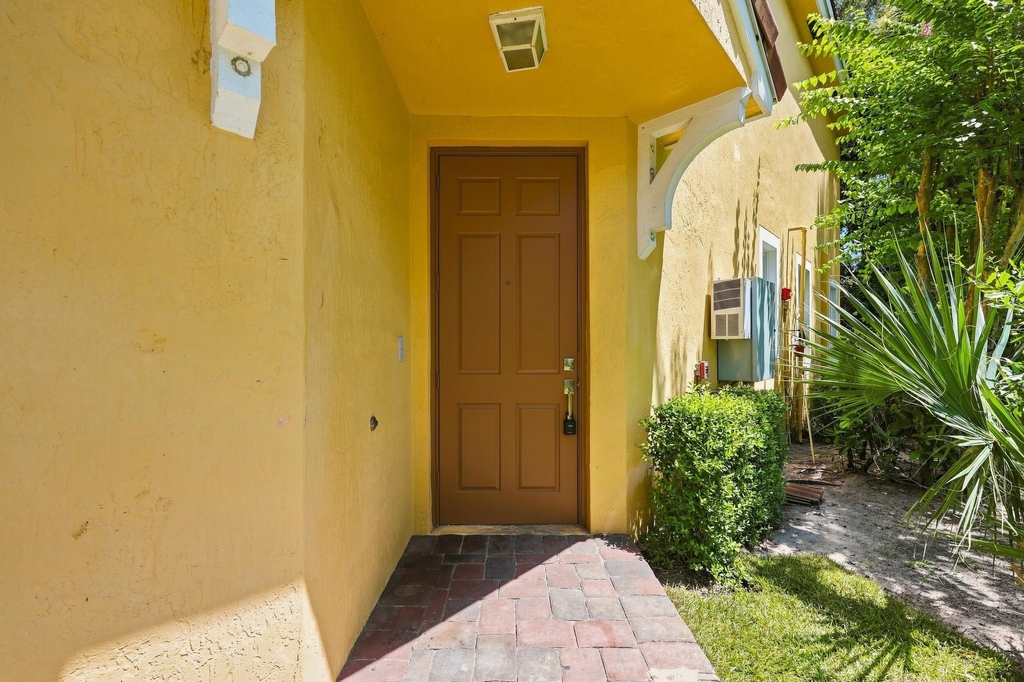 813 Pipers Cay Drive - Photo 3