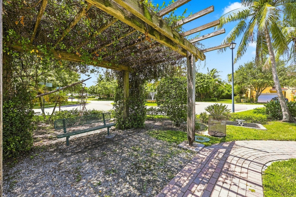 813 Pipers Cay Drive - Photo 35