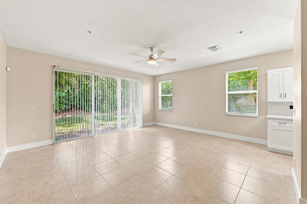 813 Pipers Cay Drive - Photo 9