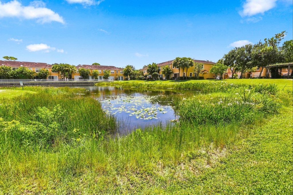 813 Pipers Cay Drive - Photo 32