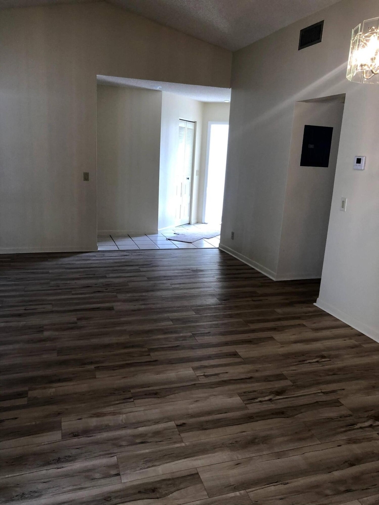 1371 Cottonwood Circle - Photo 11