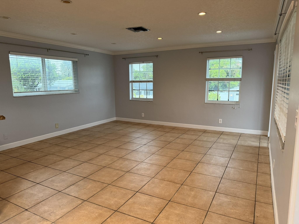 2701 Middle River Drive - Photo 4