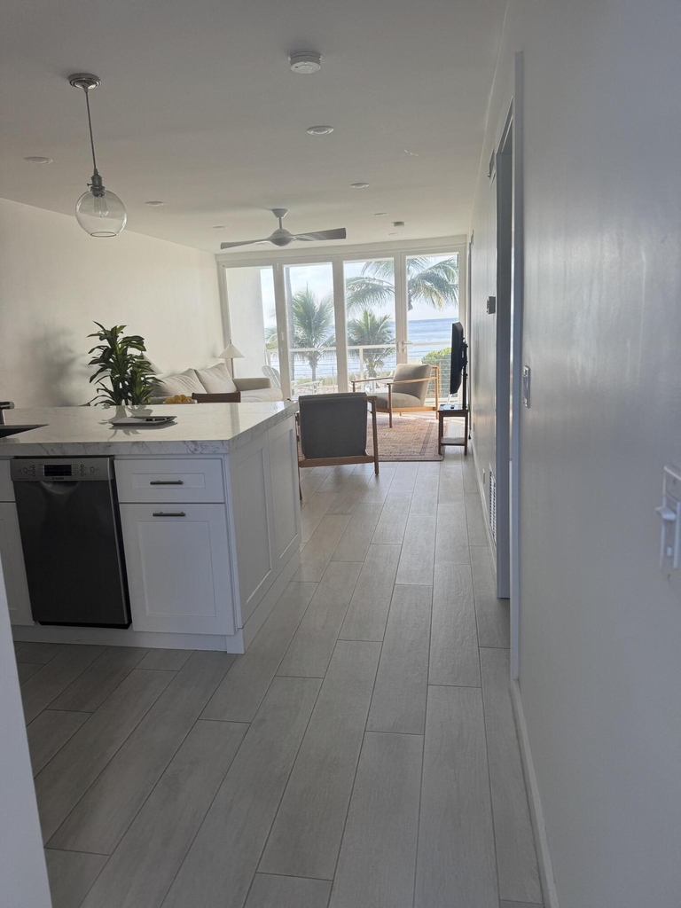 1041 Hillsboro Mile - Photo 1
