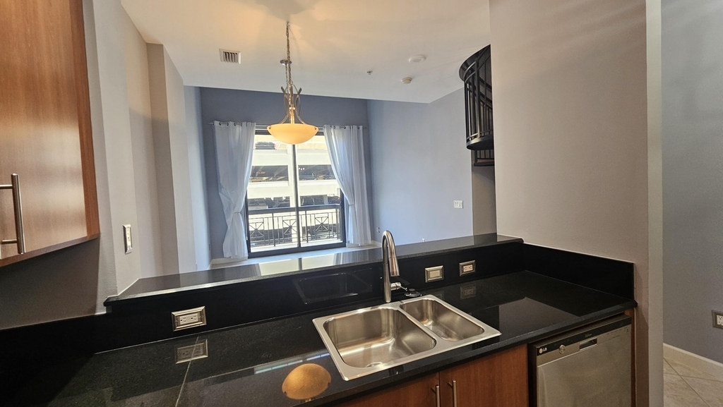 801 S Olive Avenue - Photo 0