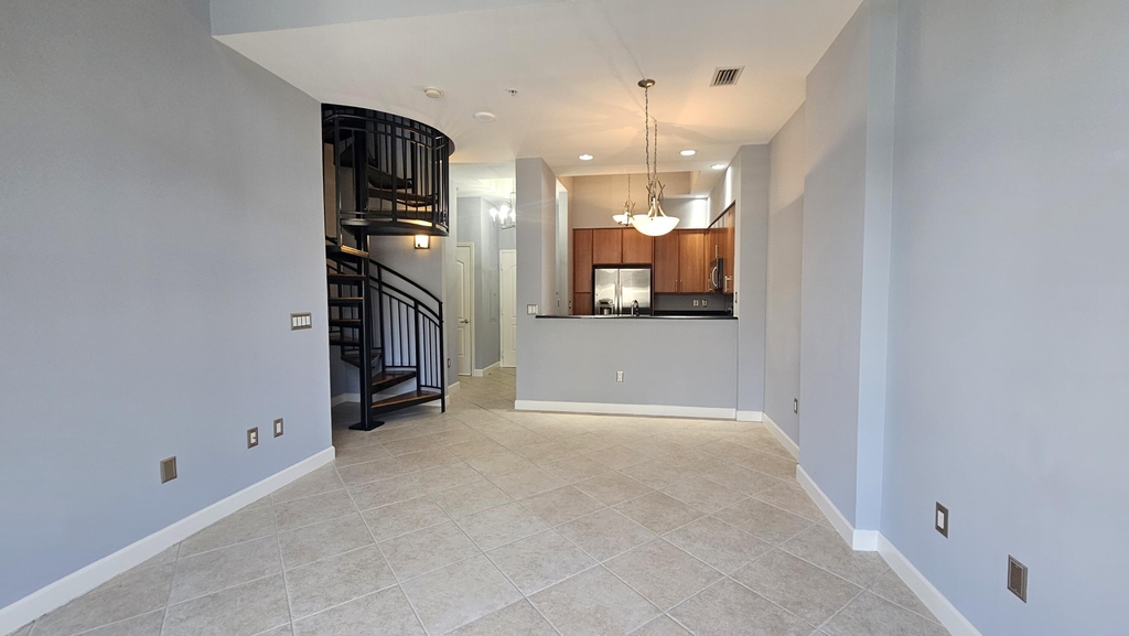 801 S Olive Avenue - Photo 2