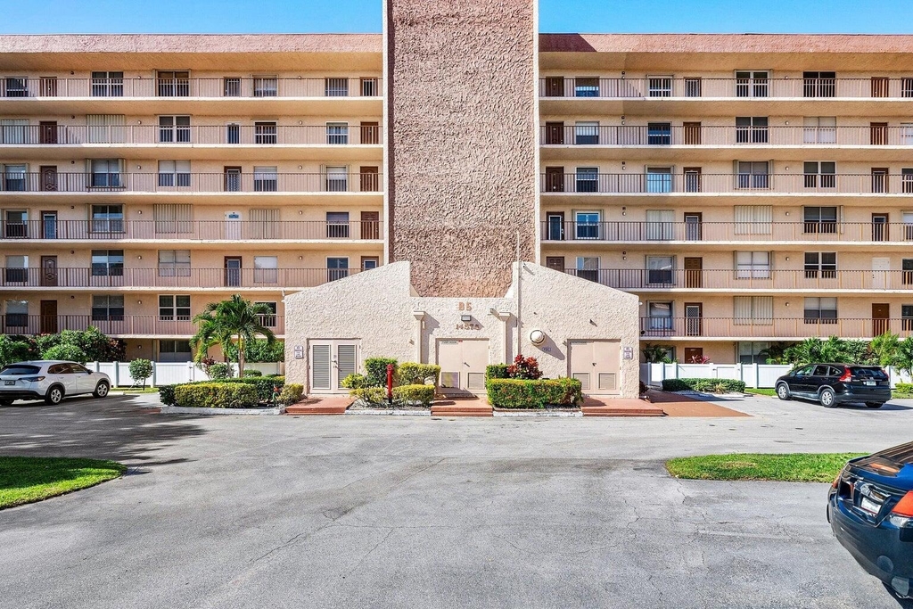 14575 Bonaire Boulevard - Photo 0