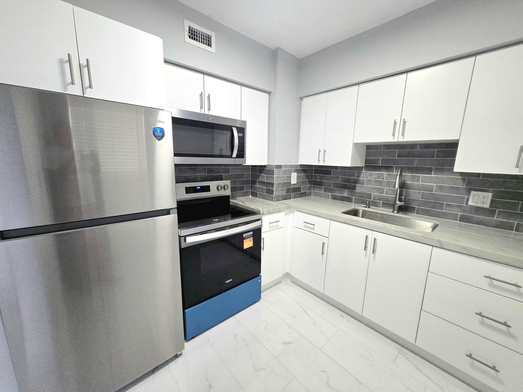 6505 Winfield Boulevard - Photo 2