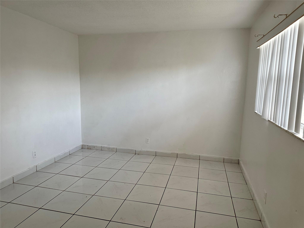 5900 Nw 17th Place - Photo 24