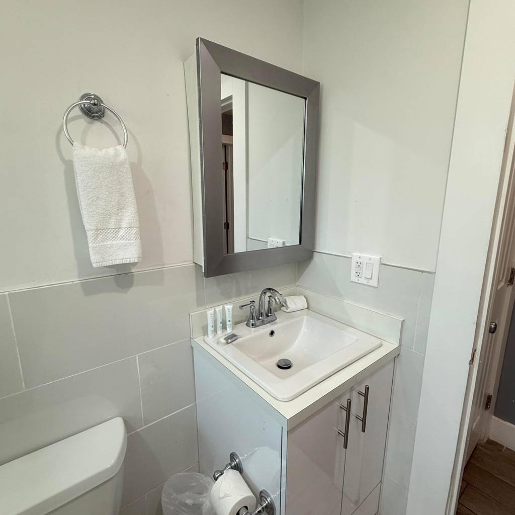 906 N Riverside Drive - Photo 4