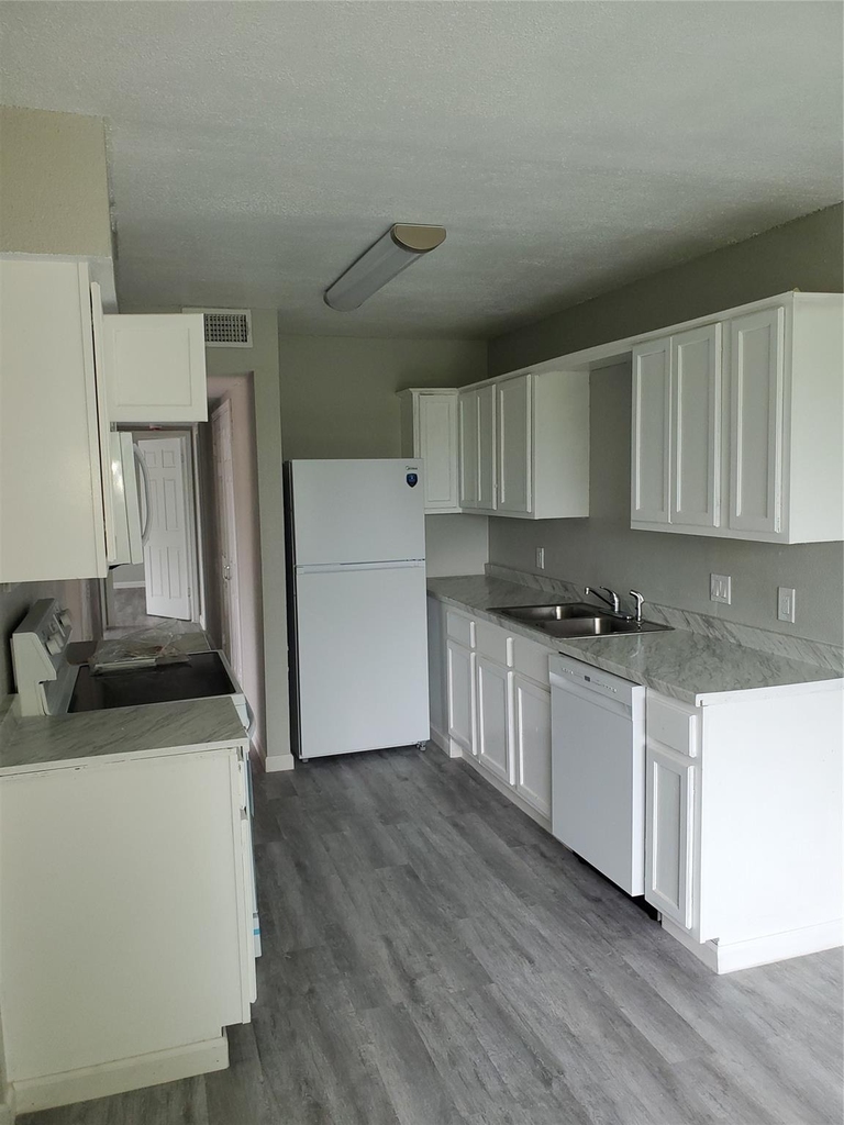 6754 Trail Lake Drive - Photo 6