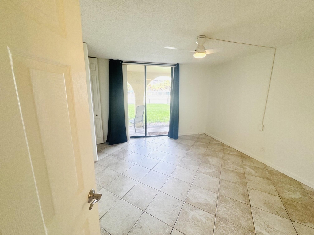 2820 Tennis Club Drive - Photo 3
