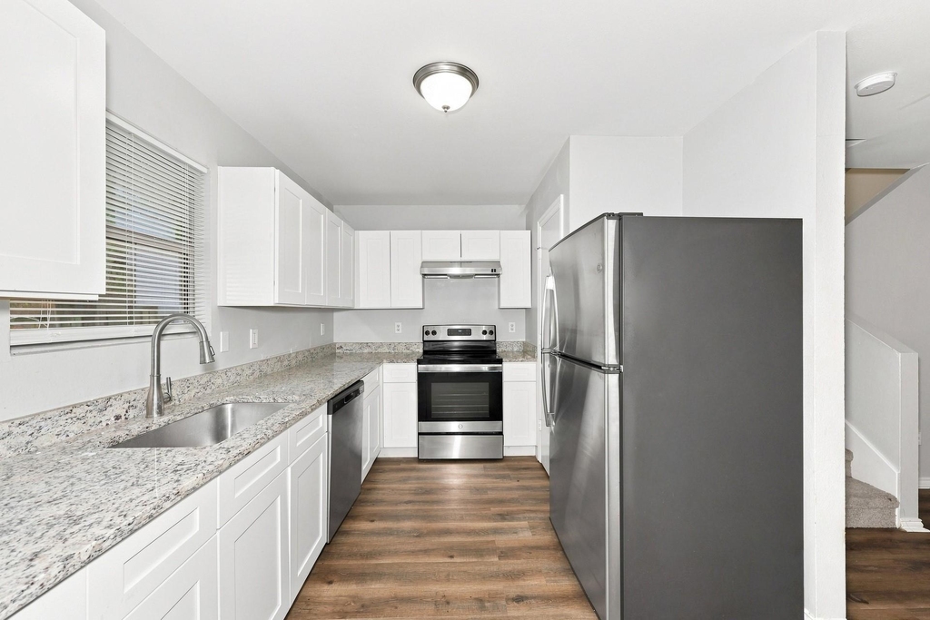 230 Creek Cove Drive - Photo 2