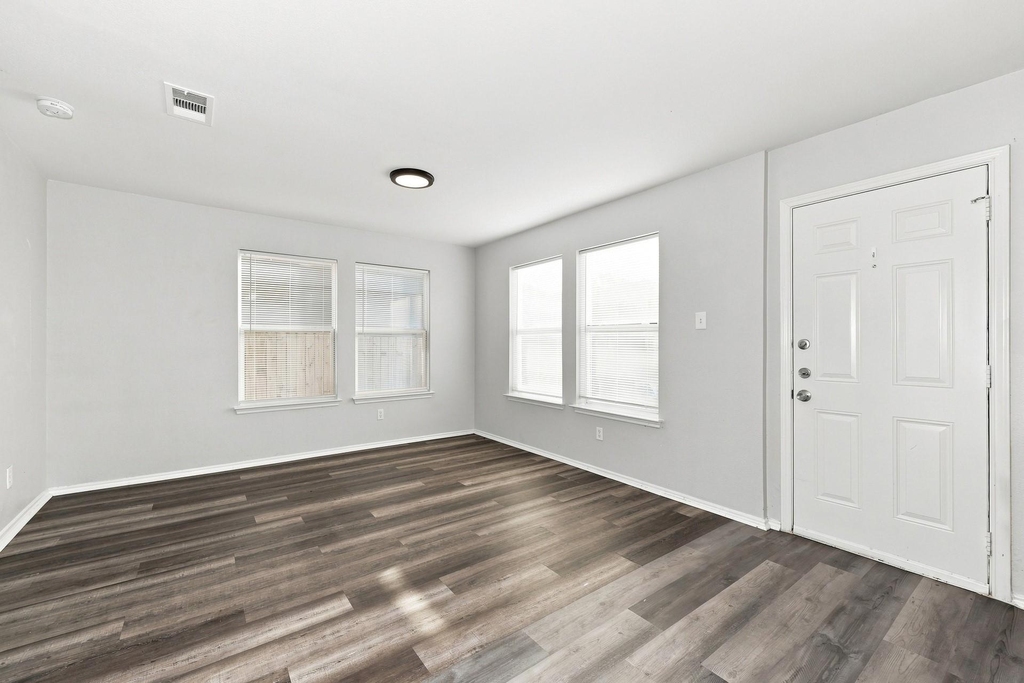 1409 Mission Hills Lane - Photo 5