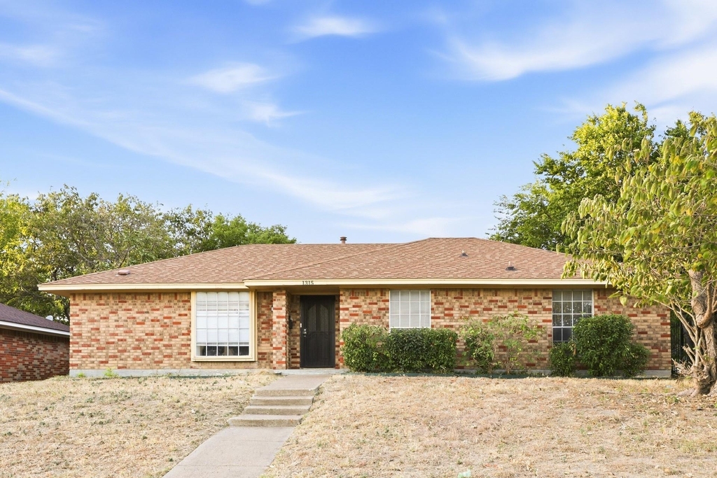 1315 Drury Drive - Photo 0