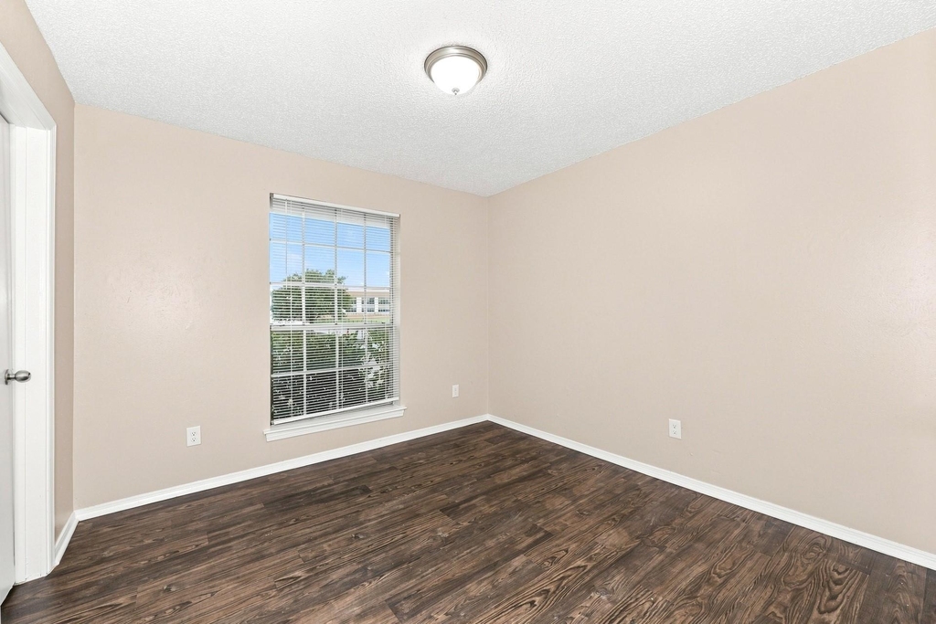 1315 Drury Drive - Photo 3