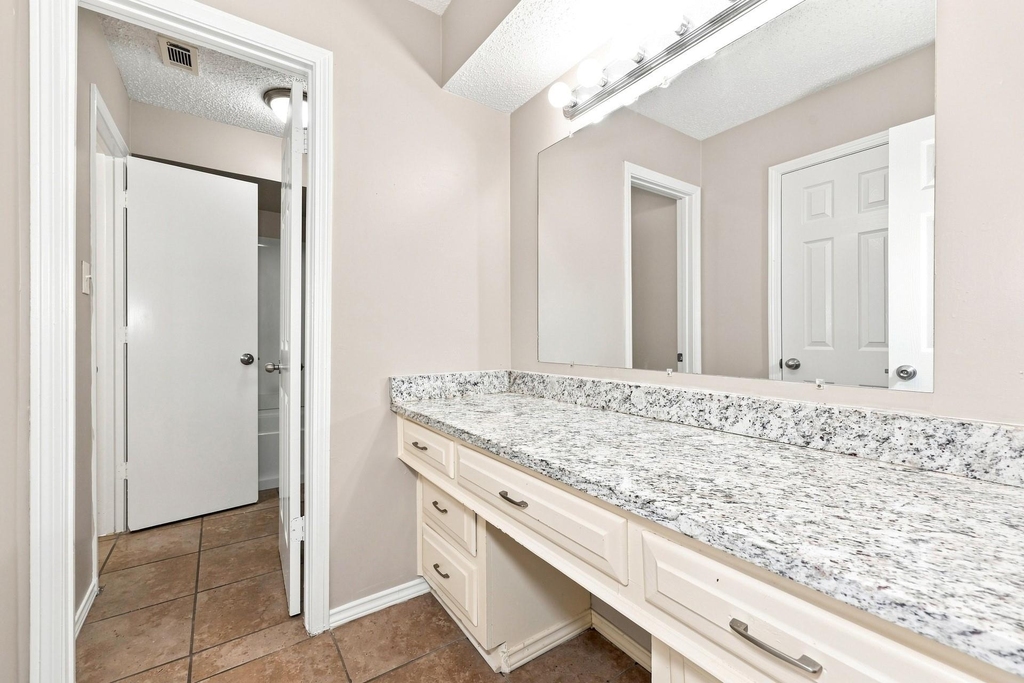 1315 Drury Drive - Photo 4