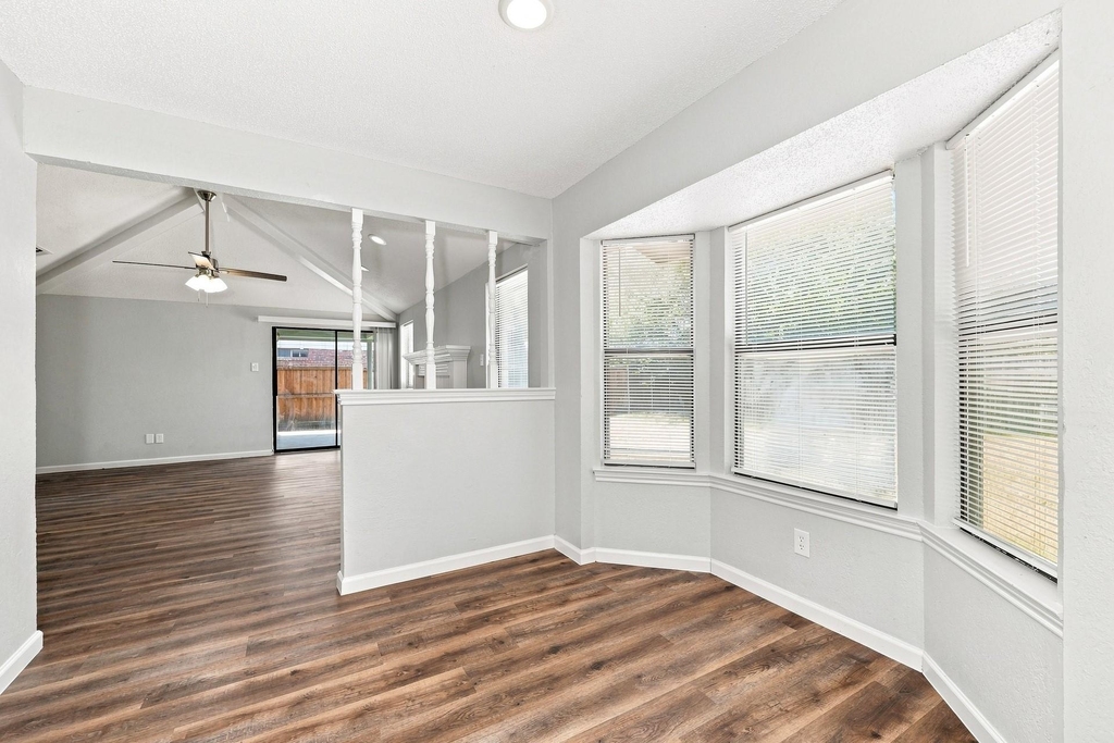1800 Willow Vale Drive - Photo 4