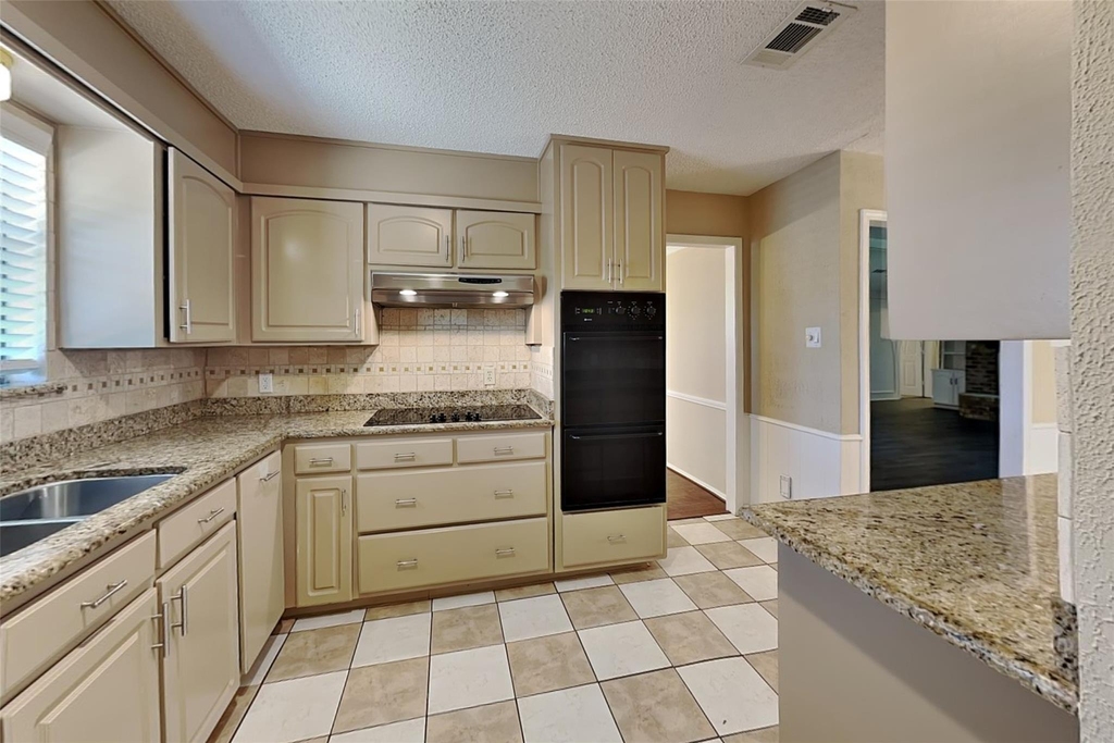 8 Lake Forest Drive - Photo 3