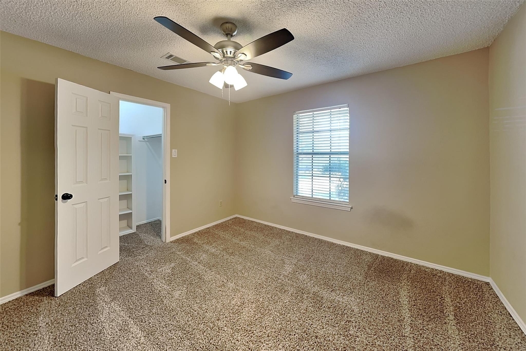 8 Lake Forest Drive - Photo 17