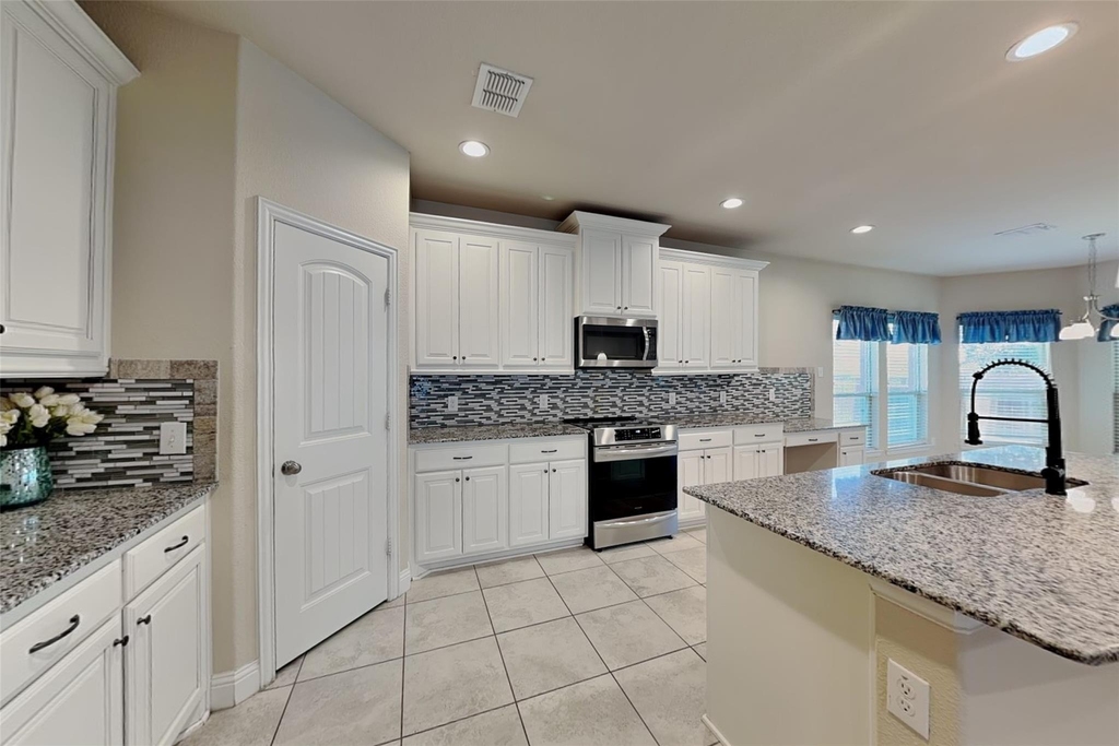 7417 Rose Crest Boulevard - Photo 2