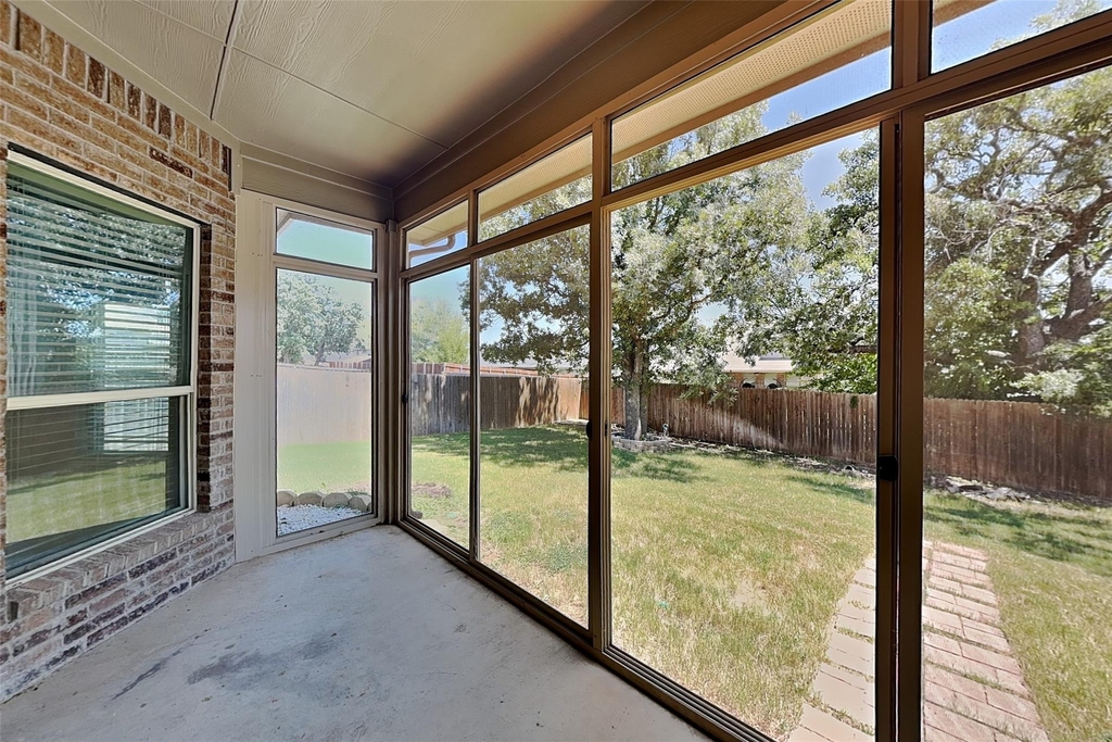 7417 Rose Crest Boulevard - Photo 9