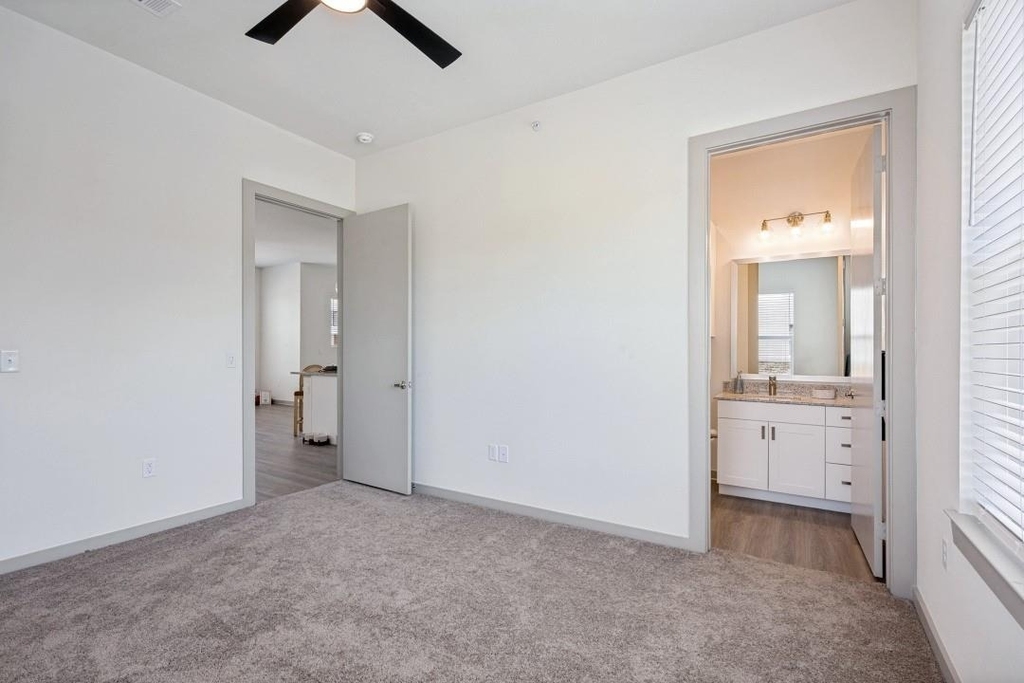 5885 Calmont Avenue - Photo 5