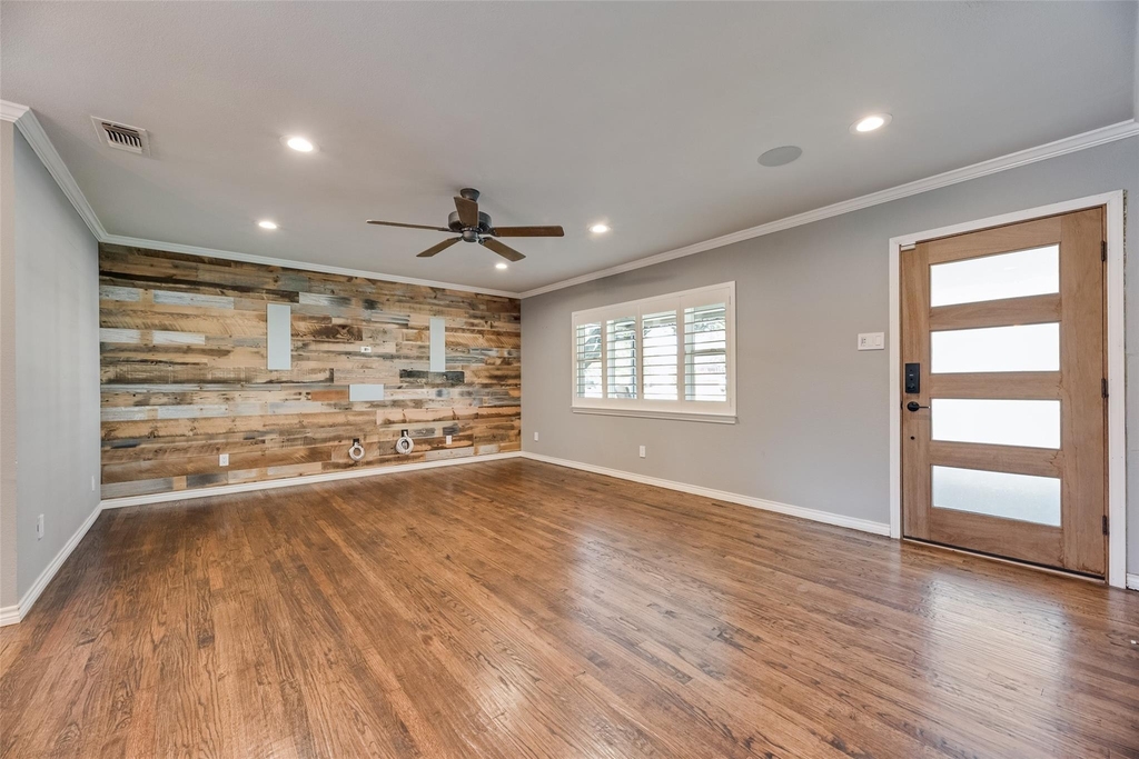 9911 Hurley Way - Photo 5